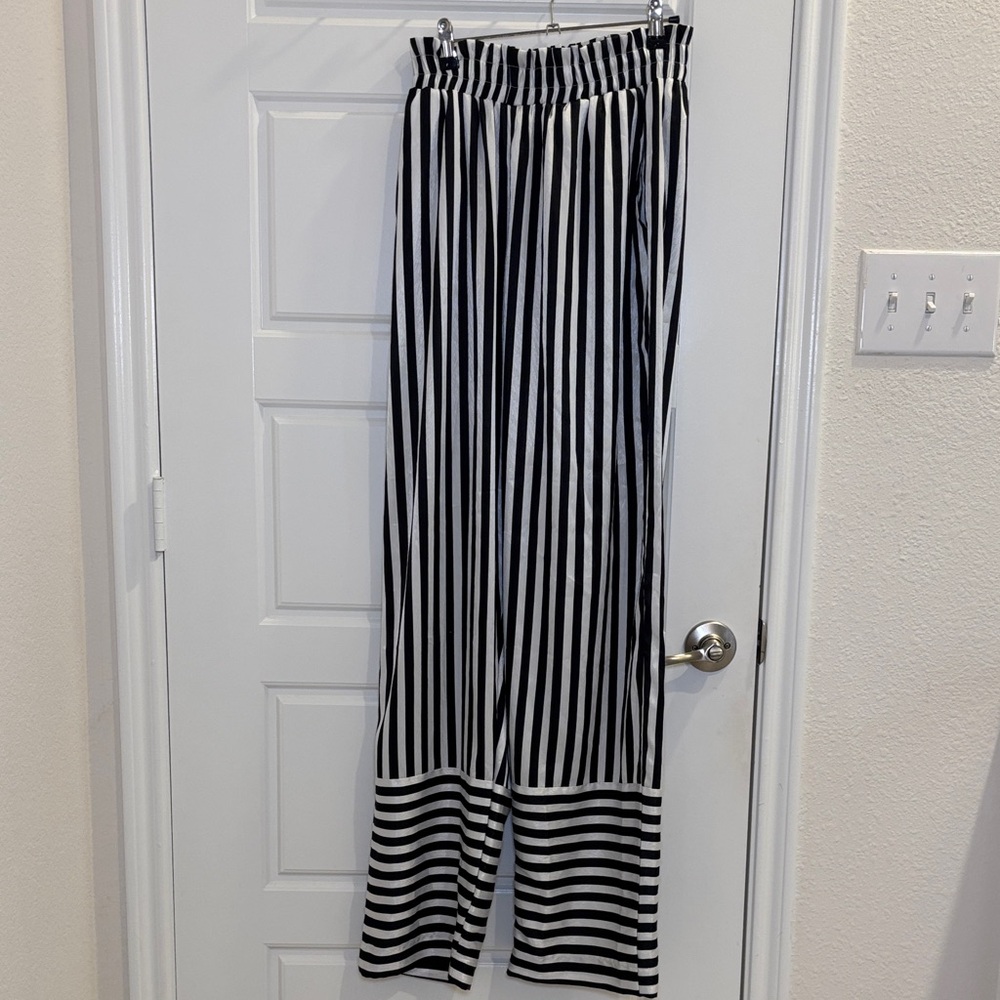 DIARRABLU Black White Striped Wide Leg Pants Paperbag Waist Size M Sustainable